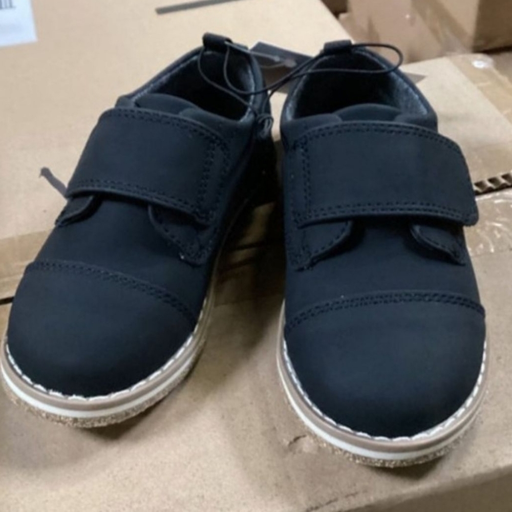 Cat and Jack Boys Velcro Shoes Size 8 Toddler NWT